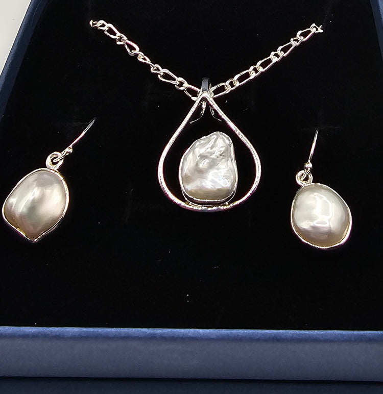 Pendants earings set