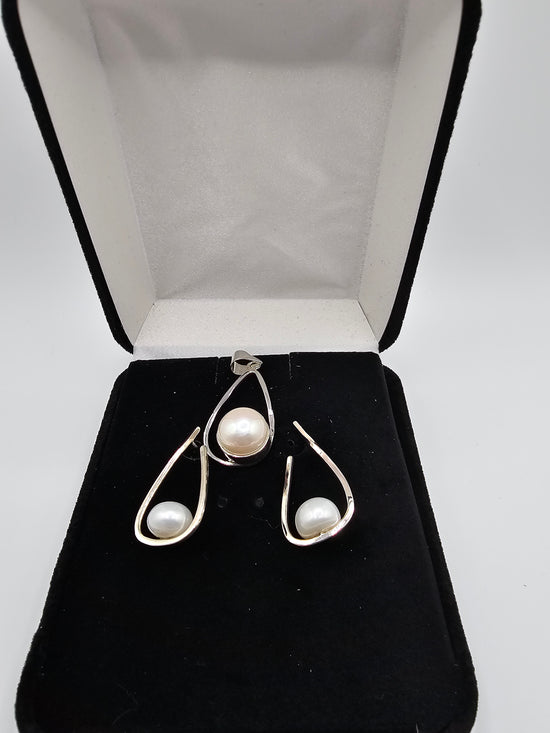 Special Concepts Dangling Long Teardrop Pearl Earrings with matching Teardrop Pearl Pendant