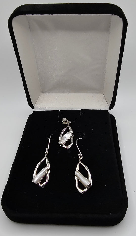 Special Concepts Dangling Long Chain Fresh Water Pearl Earrings with Matching  Pearl Pendant